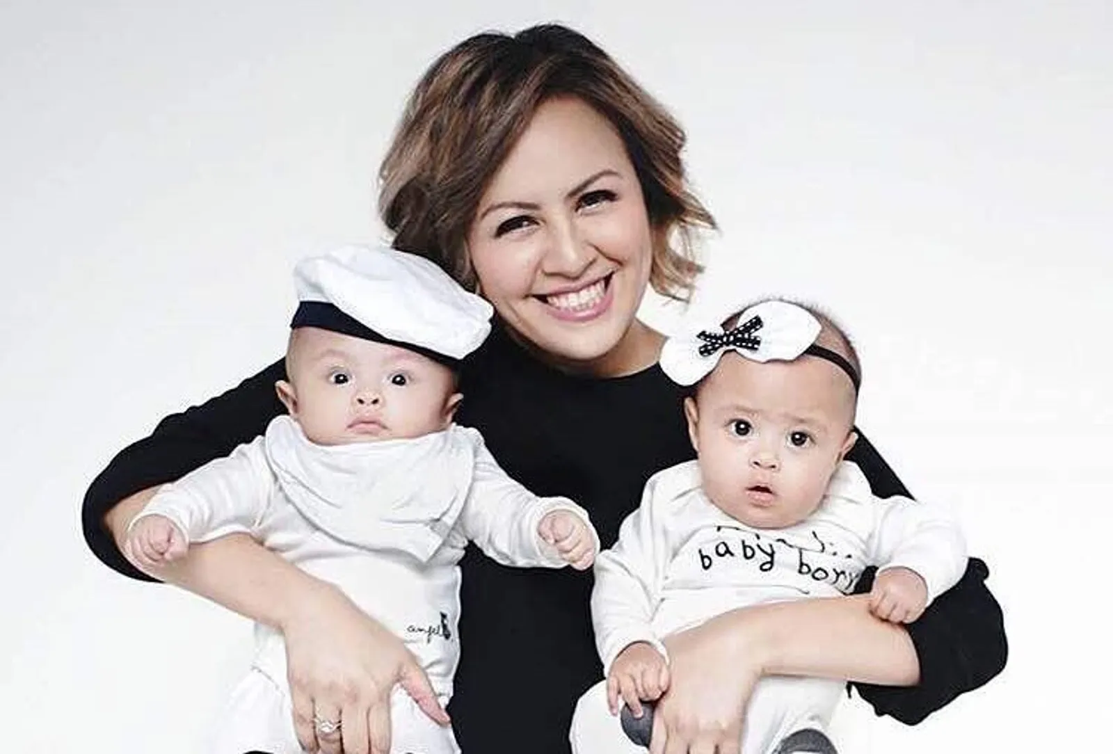 Suka Duka Mengurus Anak Kembar Ala Cynthia Lamusu dan Surya Saputra