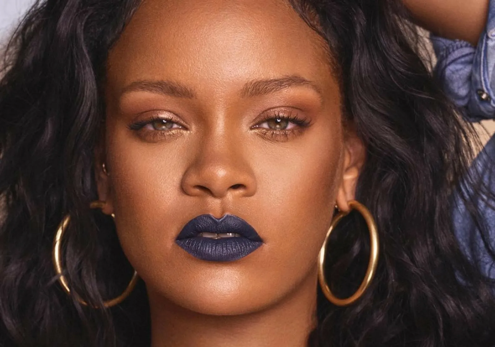 Jelang Akhir Tahun, Rihanna Rilis Koleksi Lipstik Terbaru