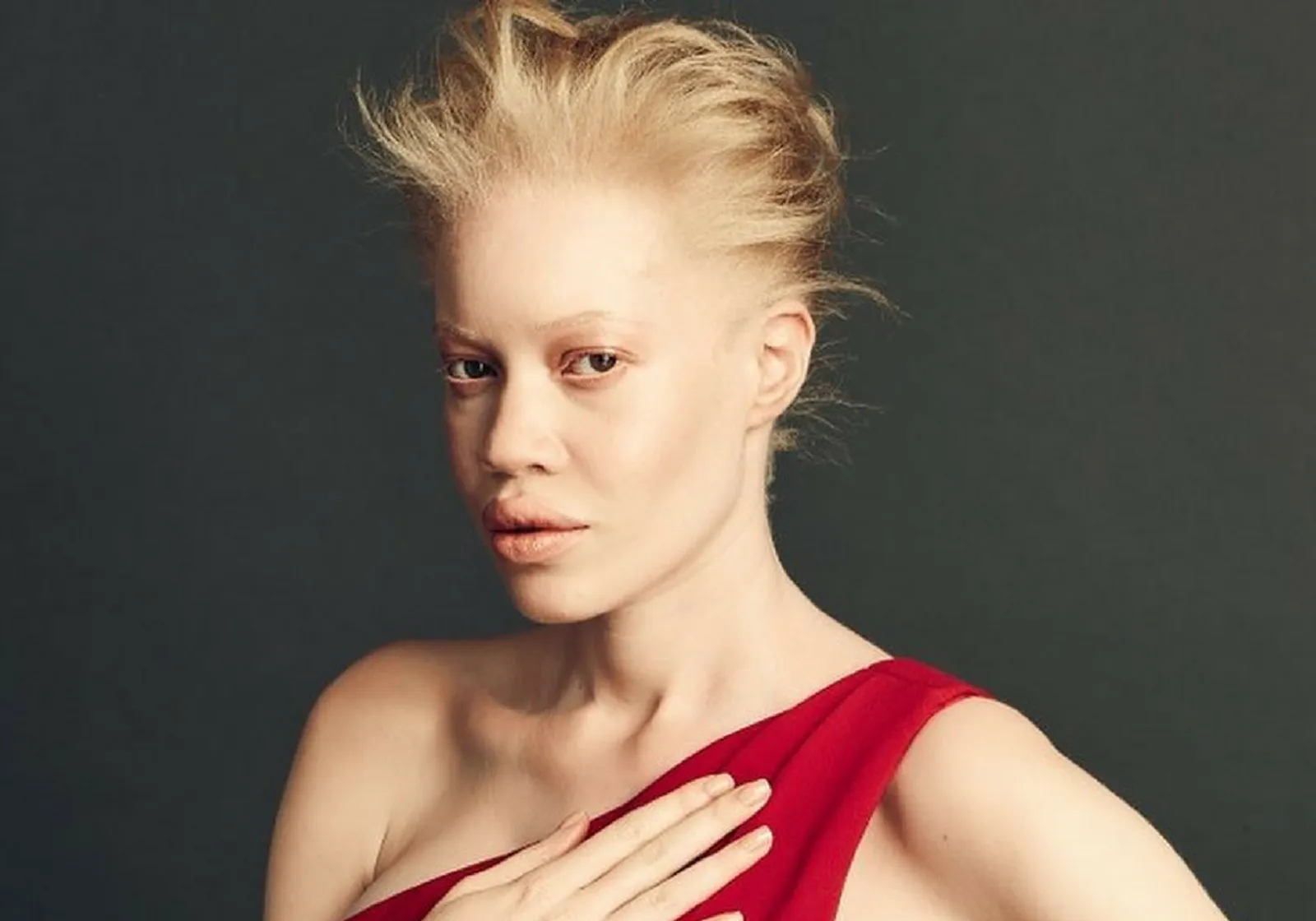 Bangga dengan Dirinya, 3 Wanita Albino Ini Berbagi Tips Makeup