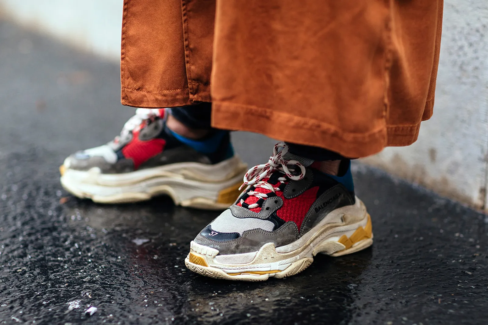 #PopbelaOOTD: Biar Keren, Yuk Pakai Sneakers Zaman Now Ini!