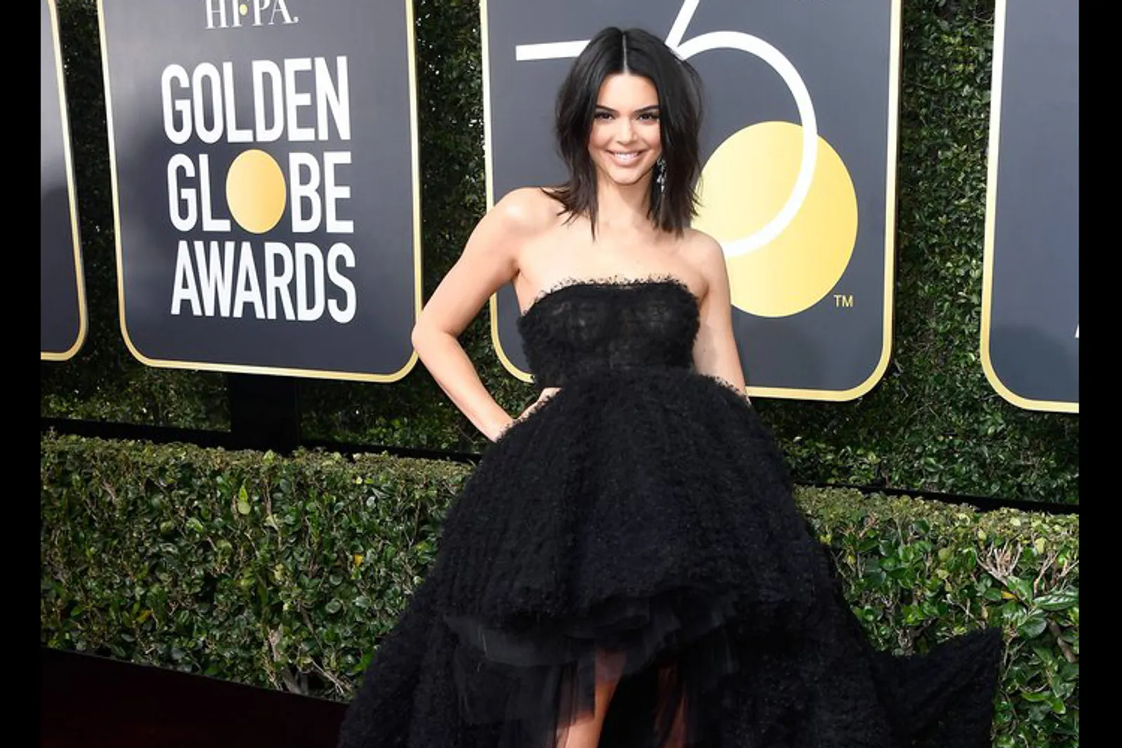 #PopbelaOOTD: Dress Hitam Menawan A la Seleb Hollywood