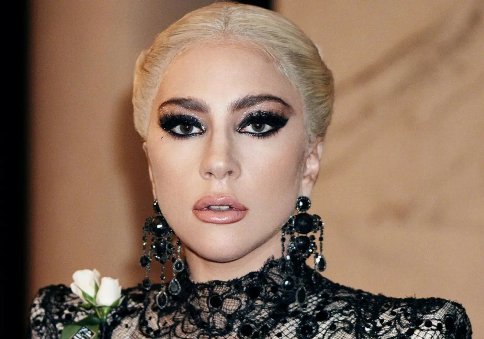 3 Tips Makeup Menawan a la Lady Gaga di Grammy Awards