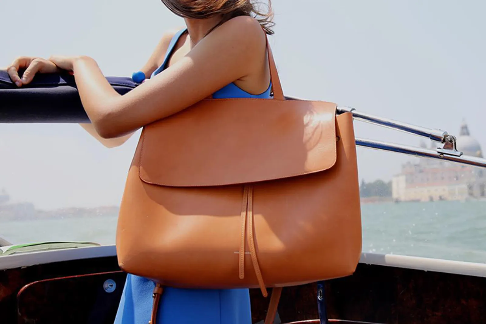#PopbelaOOTD: Tas Fashionable Berukuran Jumbo untuk Liburan