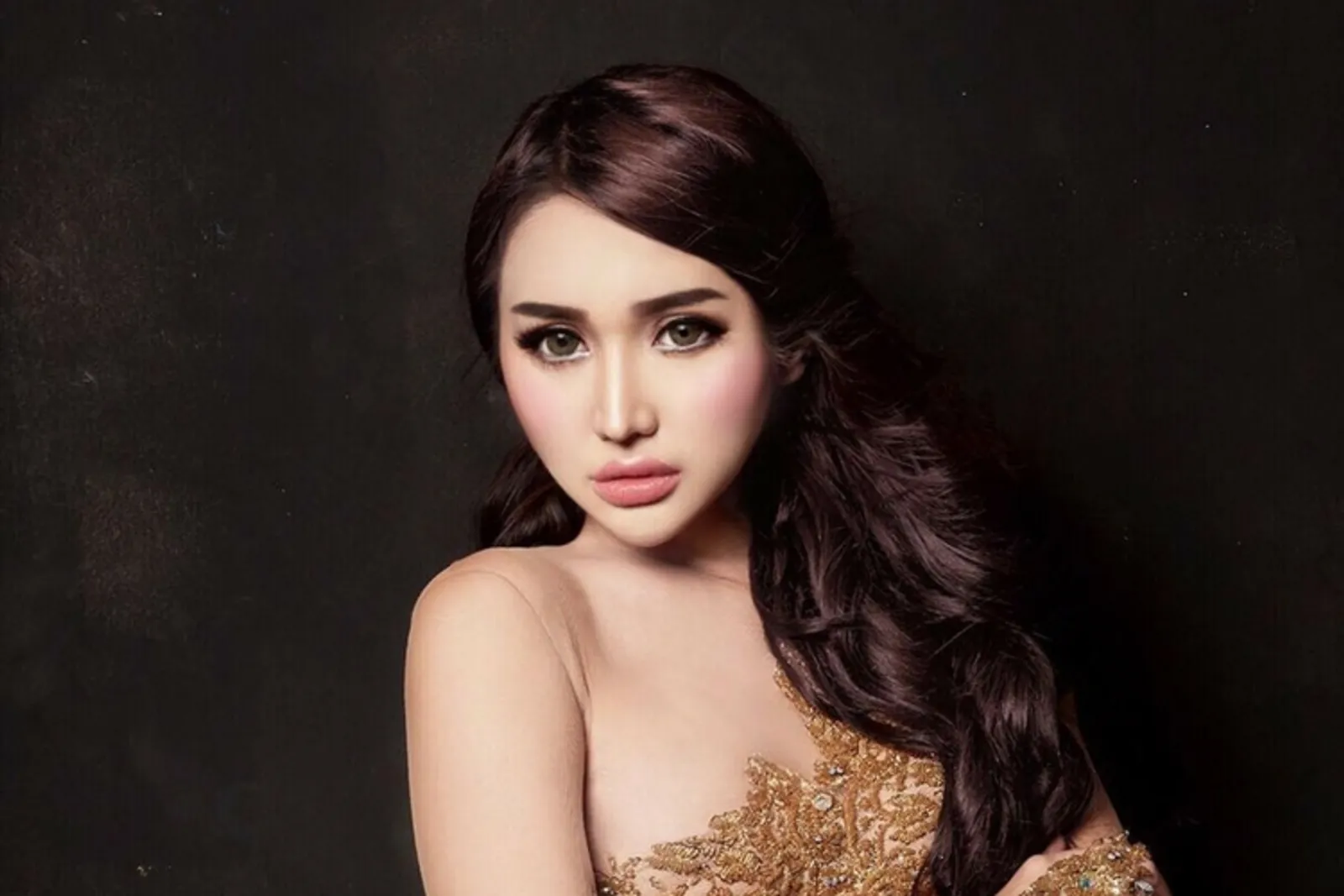 5 Tips Makeup Lucinta Luna, Sosok Teman Dekat Mike Lewis