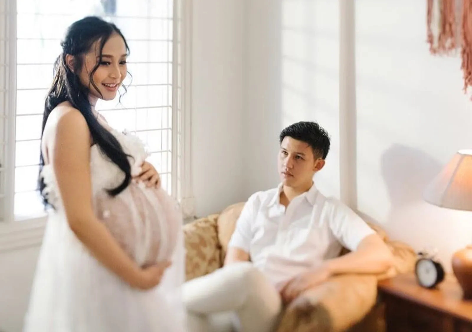 7 Inspirasi Maternity Shoot Murah Meriah dari Artis Indonesia