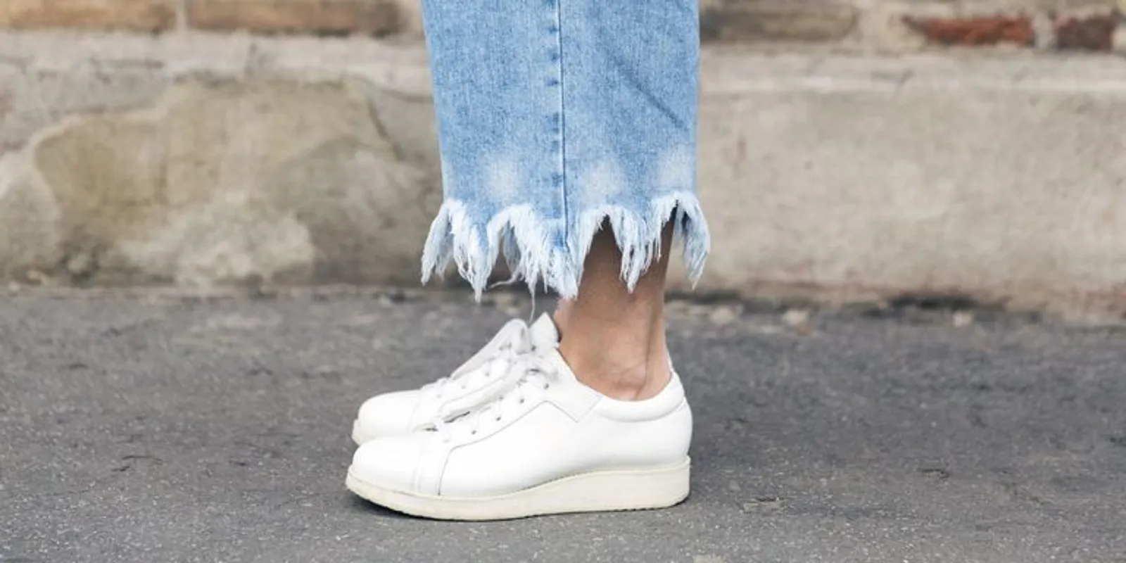 #PopbelaOOTD: Rekomendasi Sneakers Putih untuk Weekend Ini