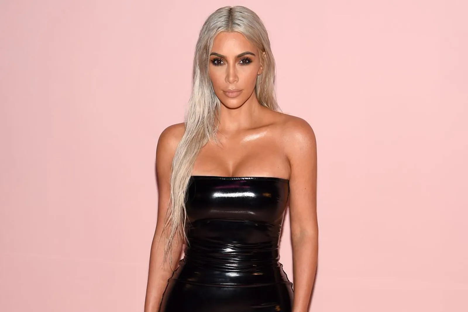7 Transformasi Cara Berpakaian Kim Kardashian yang Wajib Kamu Intip