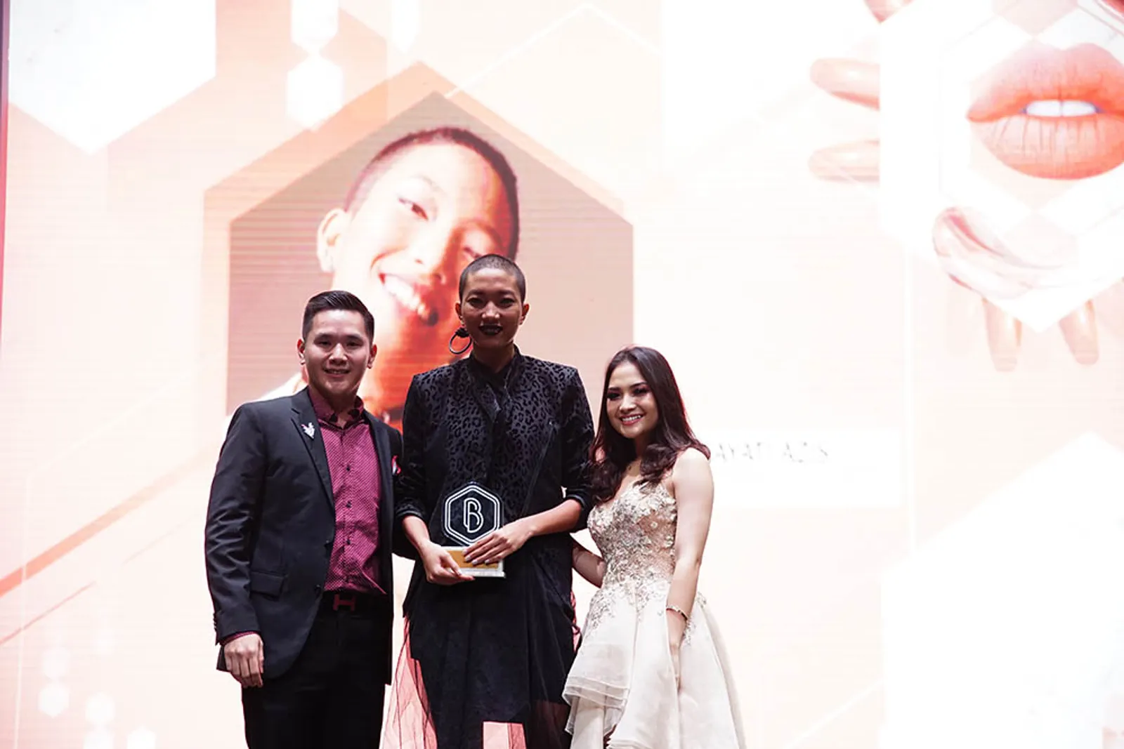 #BFA2018 Hayati Azis Raih Penghargaan Model of The Year
