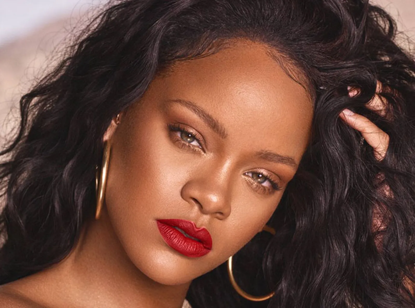 Selain Rihanna, Selebritas Hollywood Ini Juga Naik Transportasi Umum Lho