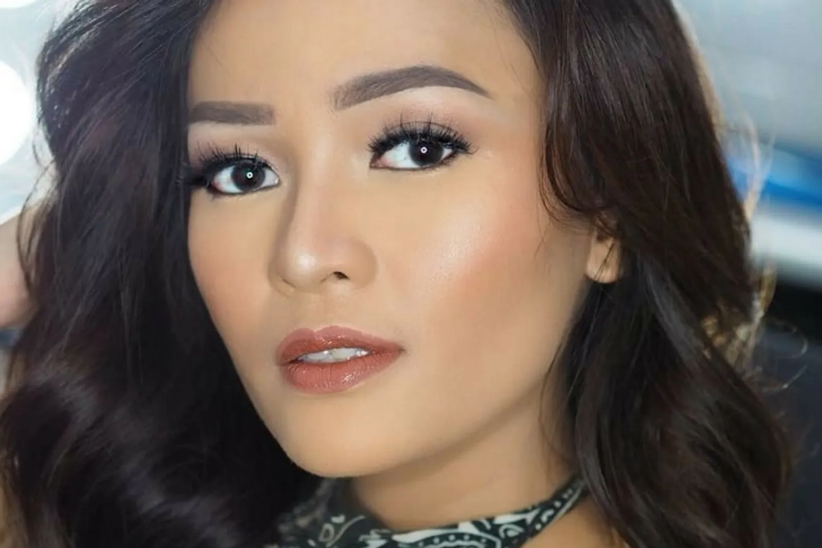 Tips Makeup a la Rachel Goddard yang Cocok untuk Kulit Sawo Matang