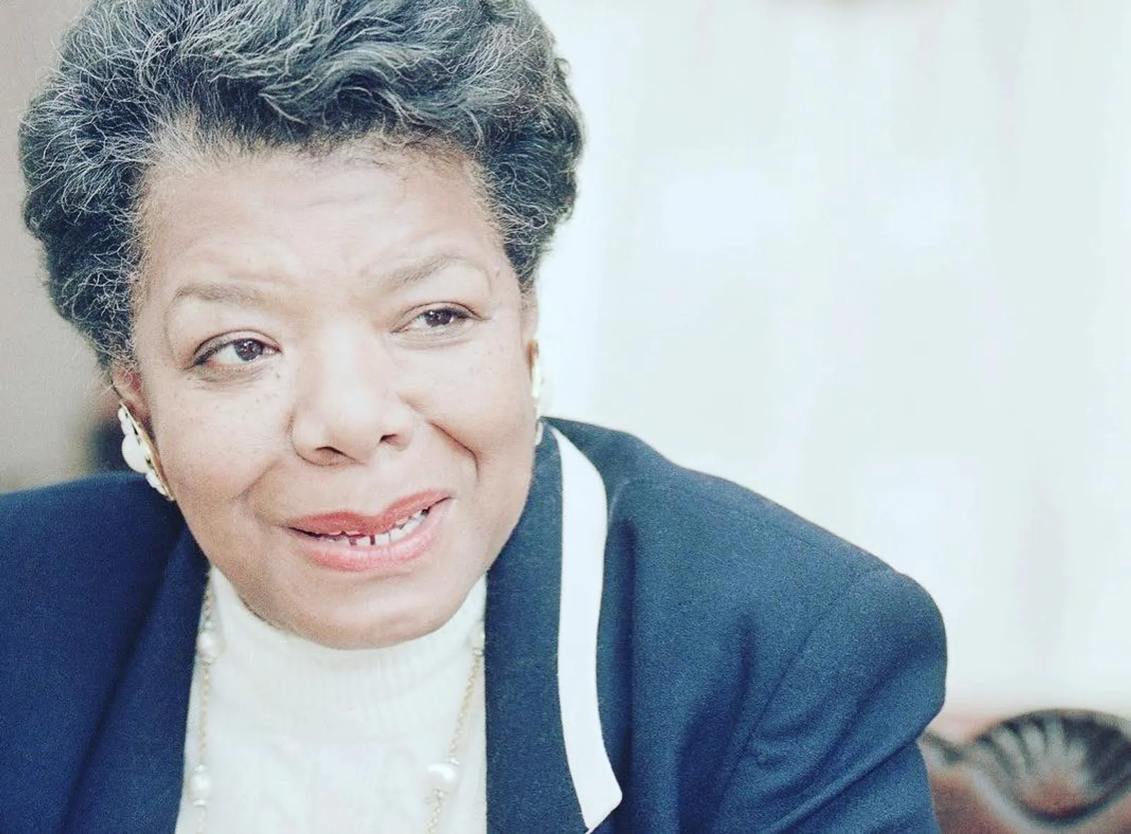 5 Puisi Inspiratif Sepanjang Sejarah Karya Maya Angelou