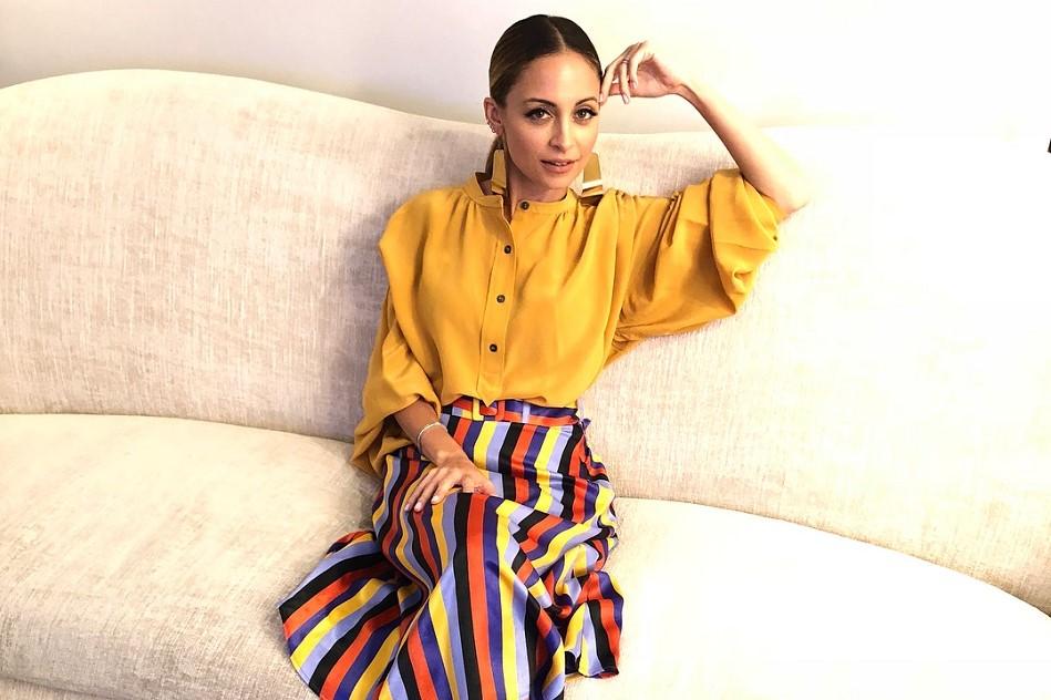 Nicole Richie hingga Gal Gadot, Para Artis yang Selalu Tampil Colorful