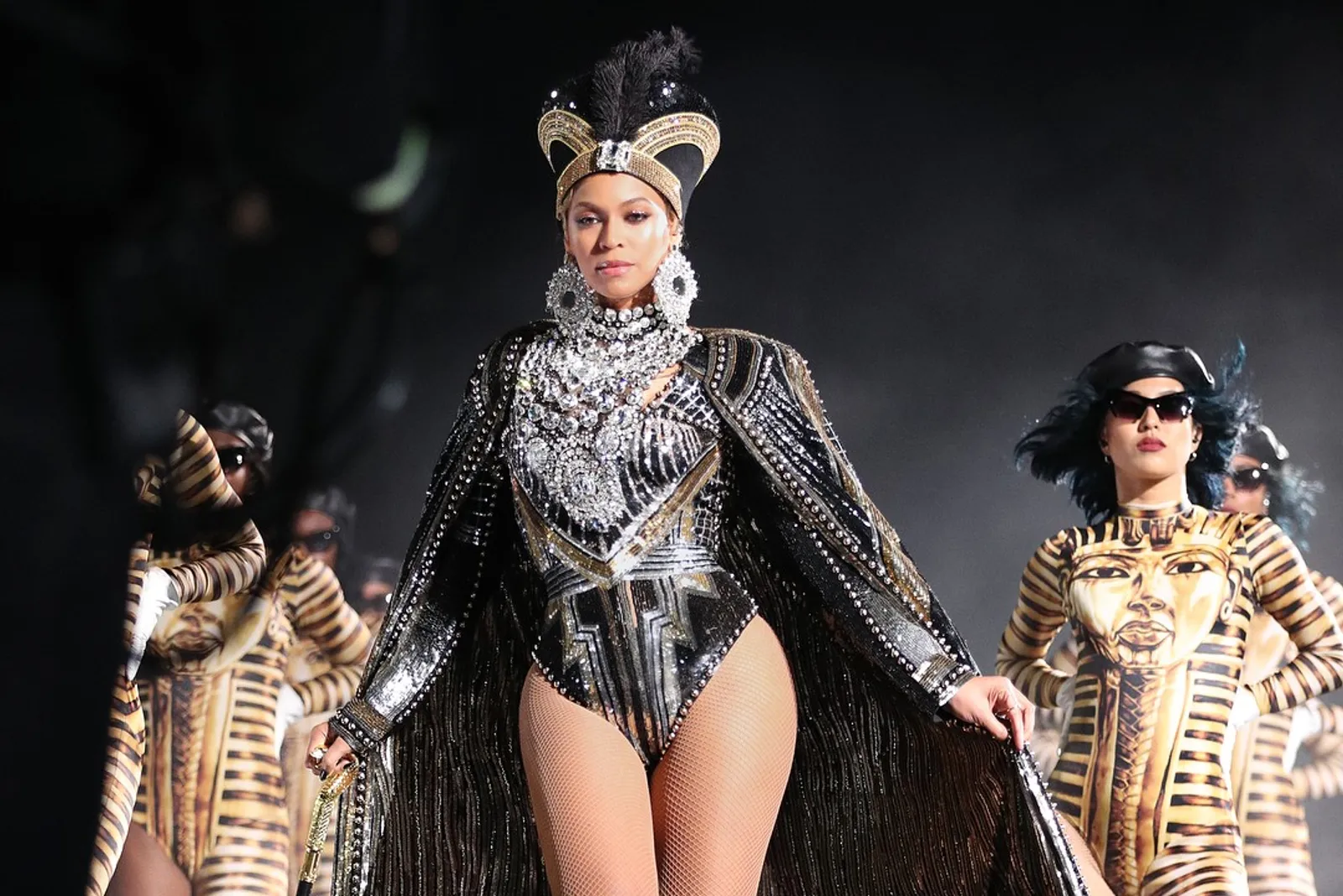 Tampil Memukau, Beyoncé Kenakan Busana Karya Balmain di Coachella 2018