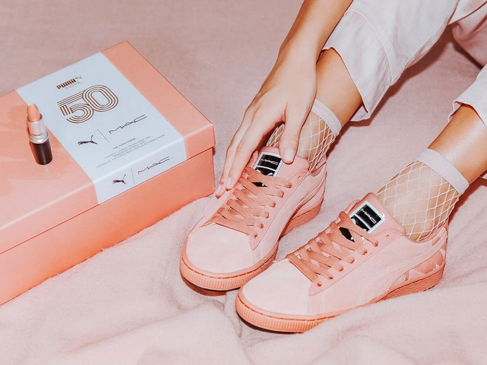 PUMA Hadirkan Sneakers Ikonik Suede yang Berkolaborasi dengan MAC Cosmetics