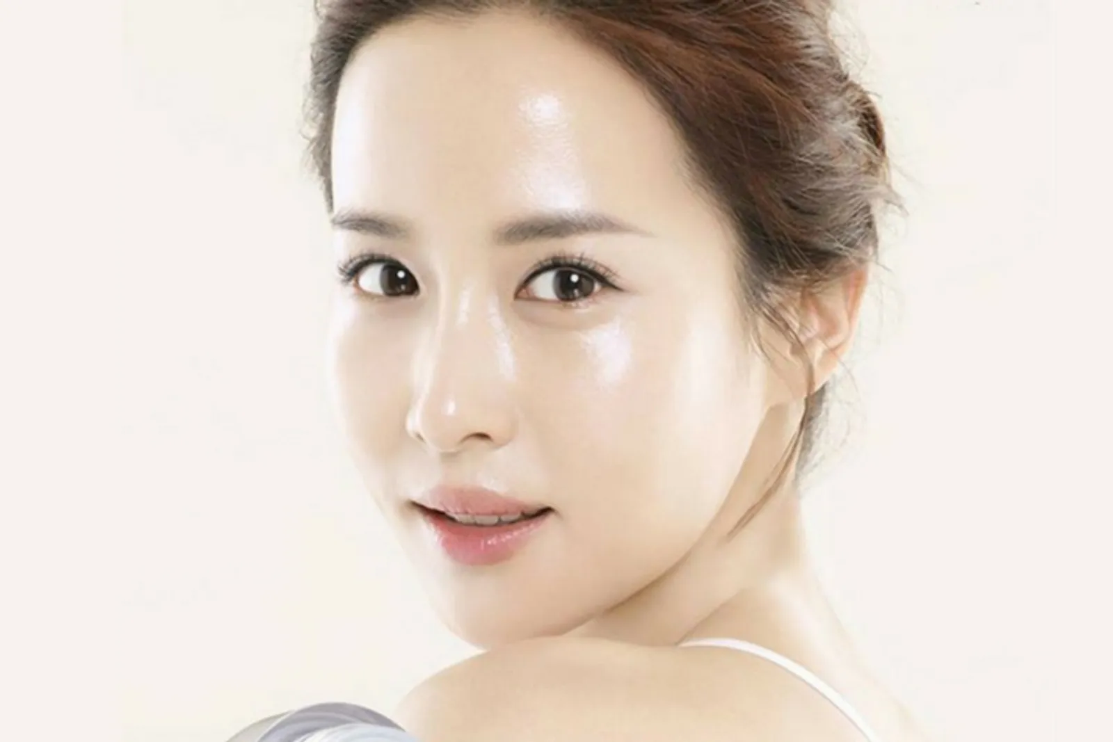 8 Cara Dapatkan Wajah Glass Skin a la Cewek Korea