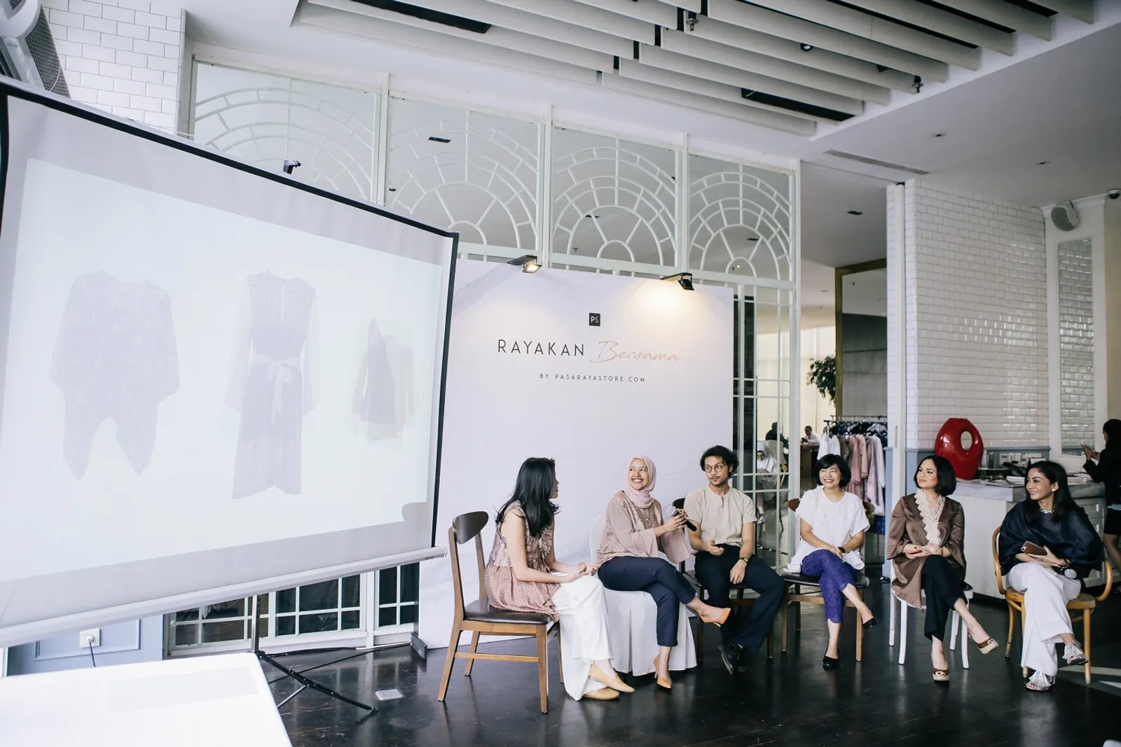 Kolaborasi PasarayaStore.com dengan 5 Desainer Lokal untuk Ramadan 2018
