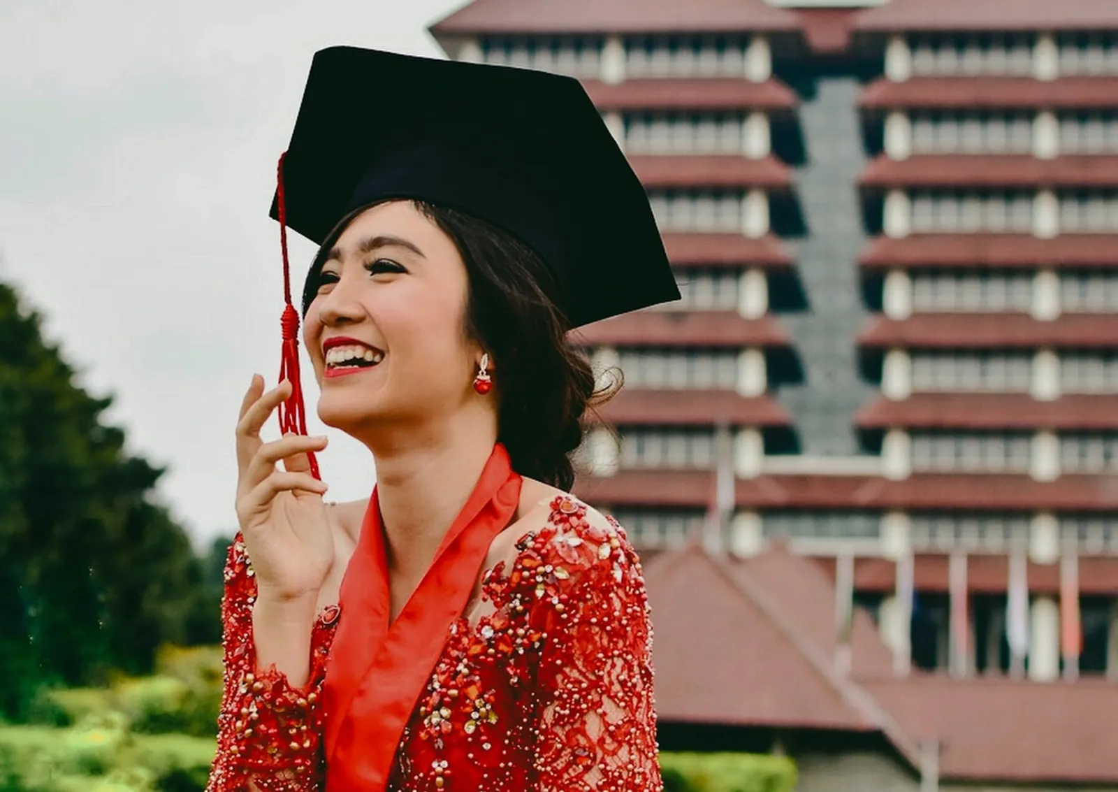 Ini 7 Seleb Indonesia yang Lulus di Tahun 2018