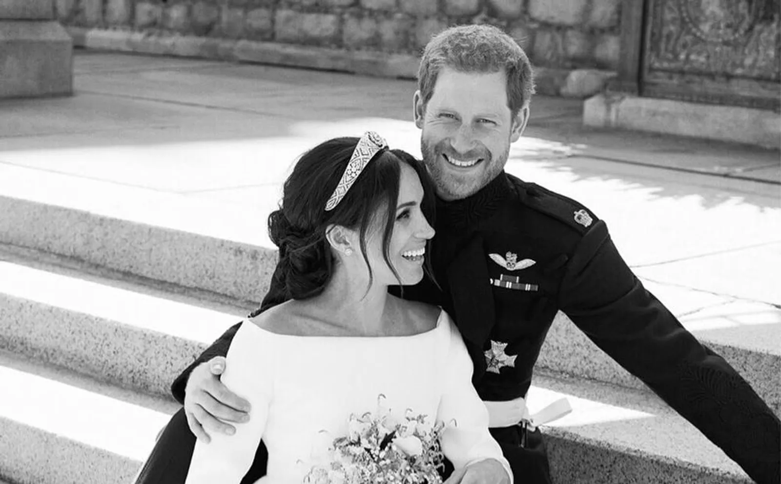 Ini Makna Dibalik Pose Foto Pernikahan Meghan Markle dan Pangeran Harry