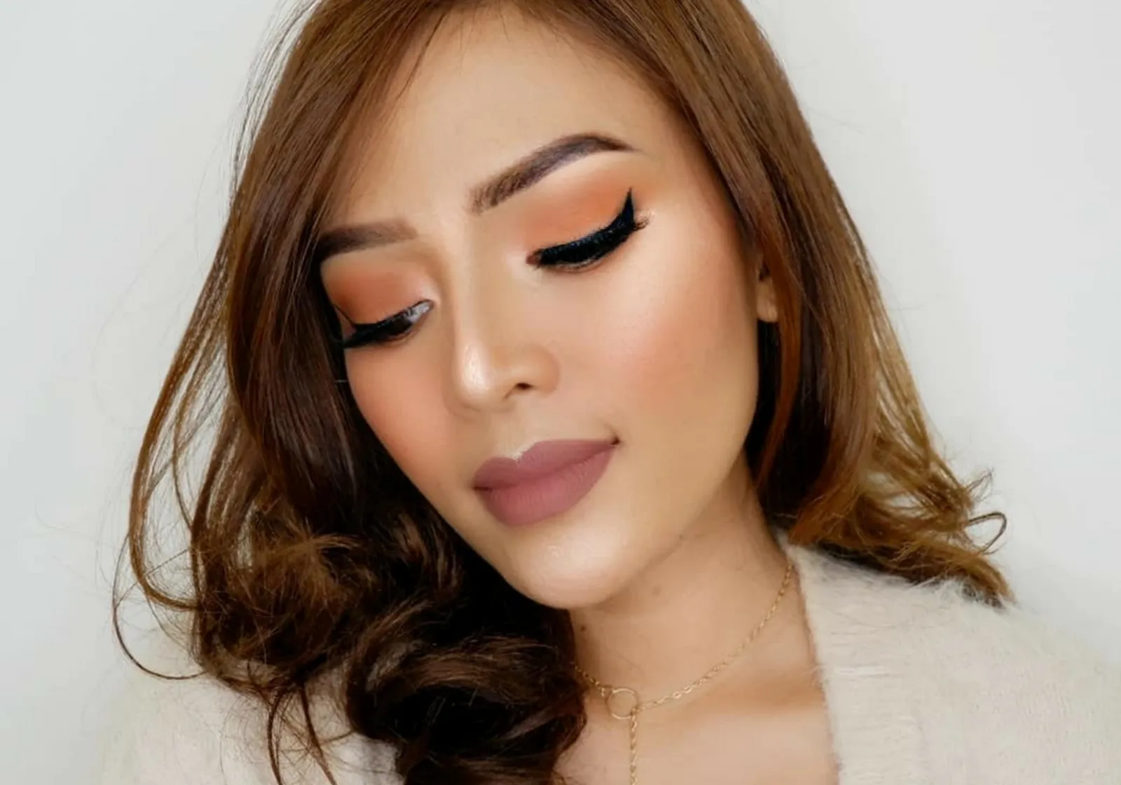 5 Inspirasi Makeup Bukber Simpel dan Tahan Lama a la Beauty Vlogger
