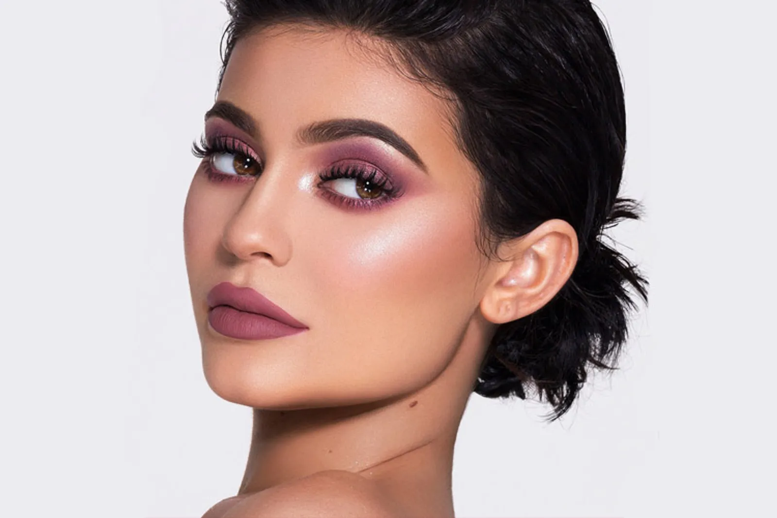 7 Tips Makeup Unik dari Kylie Jenner Ini Patut Dicoba 