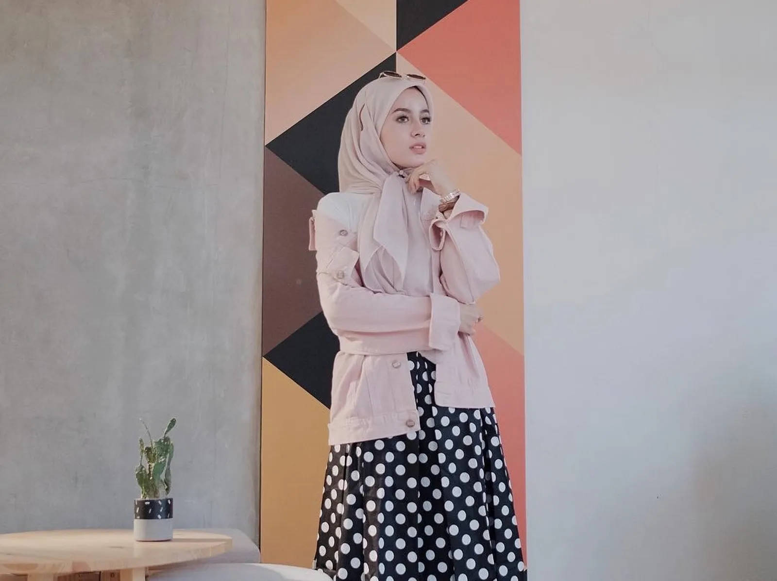 Inspirasi OOTD Hijab Kasual buat Kamu yang Anti-Ribet