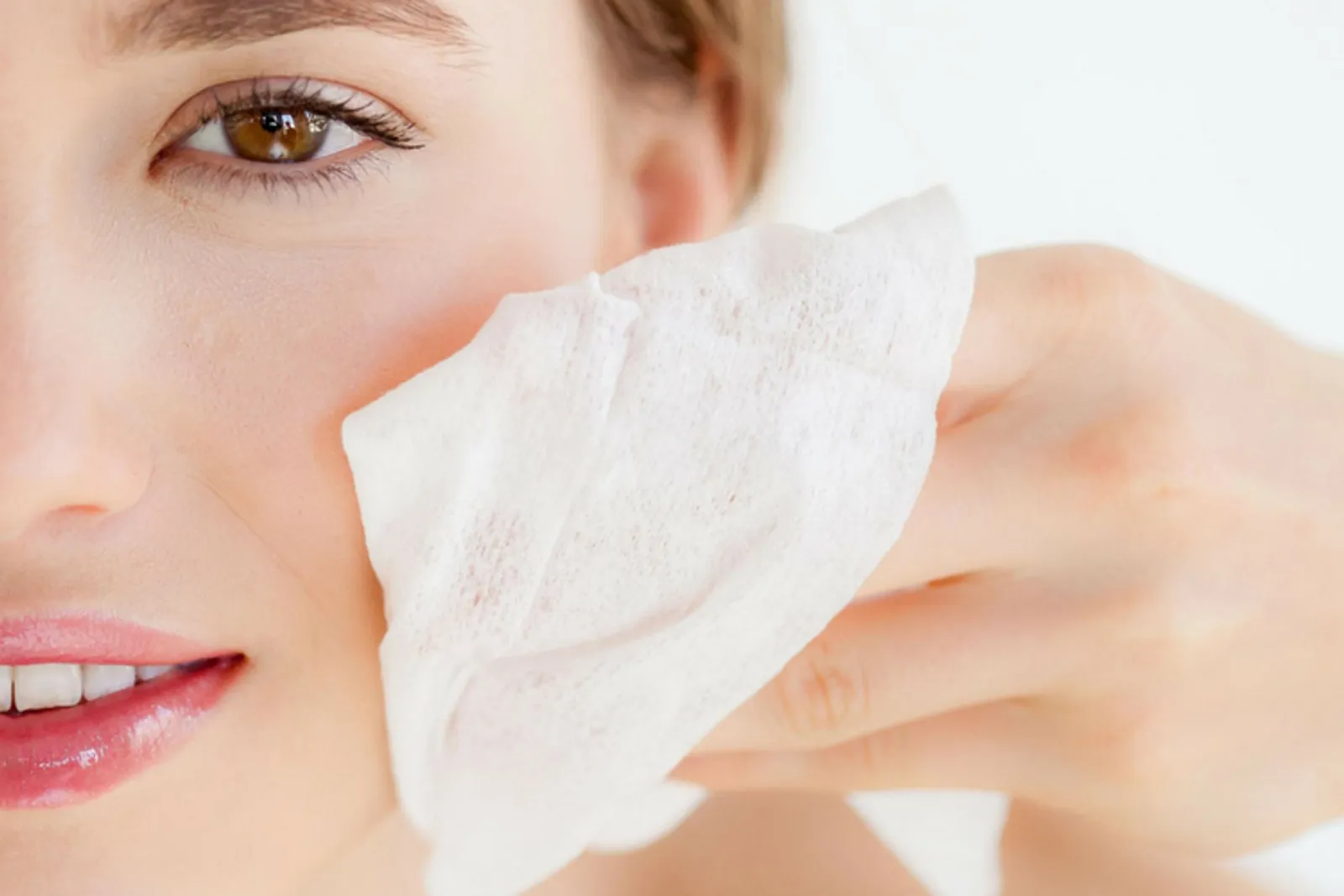 7 Rekomendasi Cleansing Wipes yang Cocok Kamu Bawa Saat Mudik