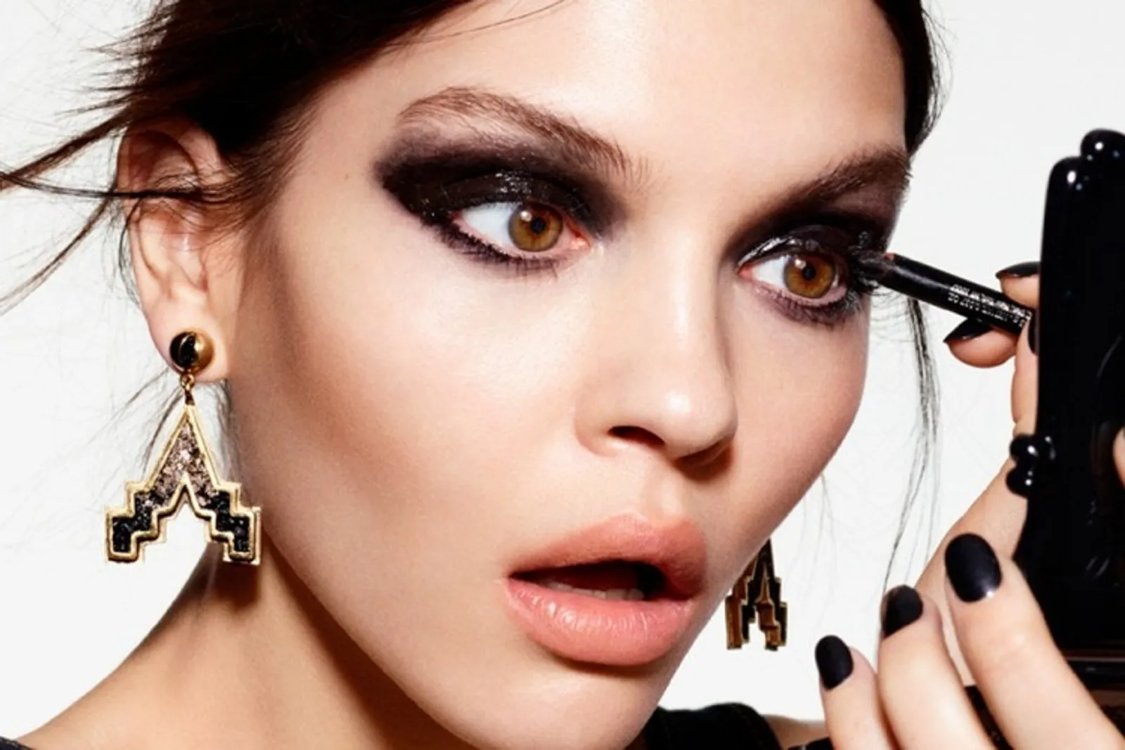 Ini 7 Tips Makeup untuk Kamu yang Memiliki Mata Sensitif