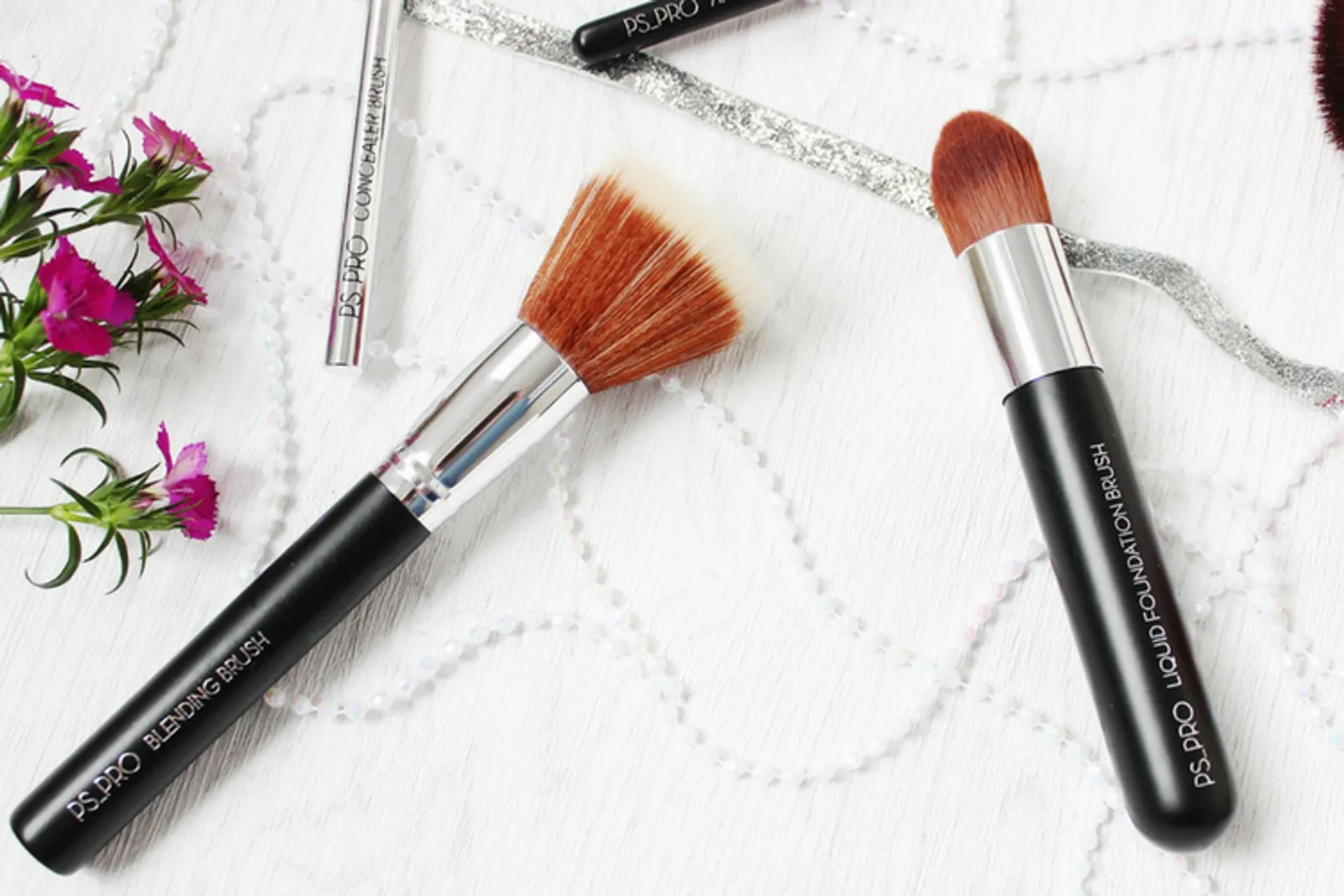 Ini 5 Cara Membersihkan Brush Makeup yang Perlu Kamu Tahu