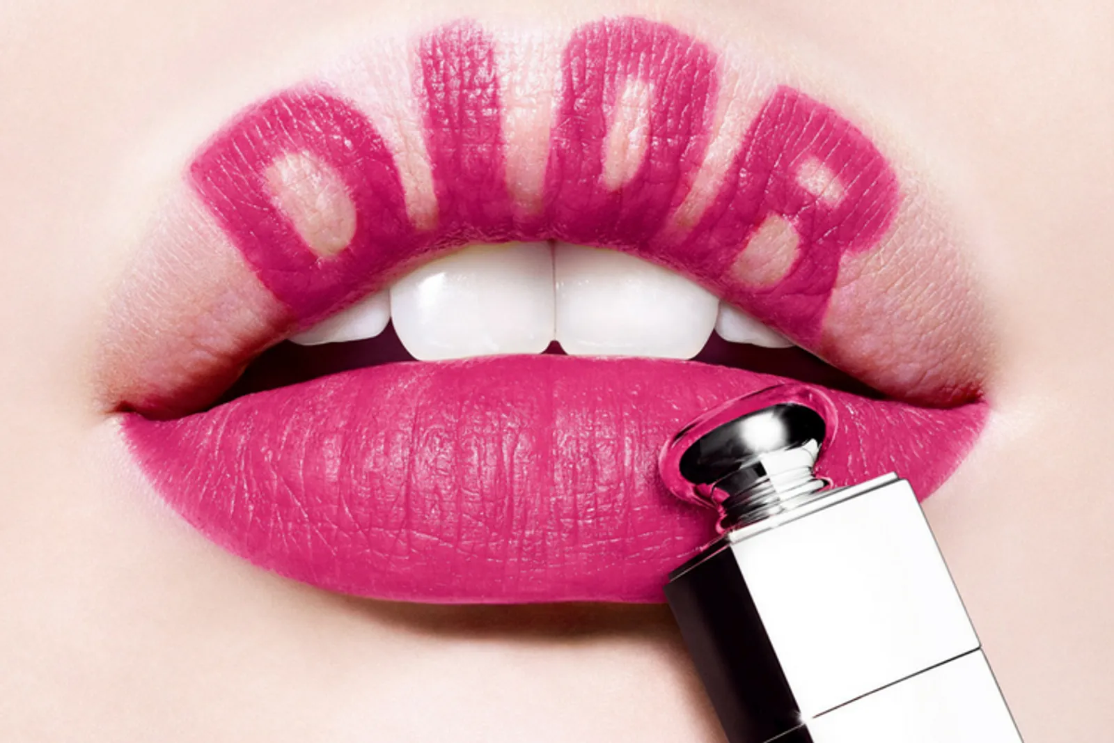 Dior Hadirkan Lip Tattoo yang akan Membuat Penampilan Semakin Memesona