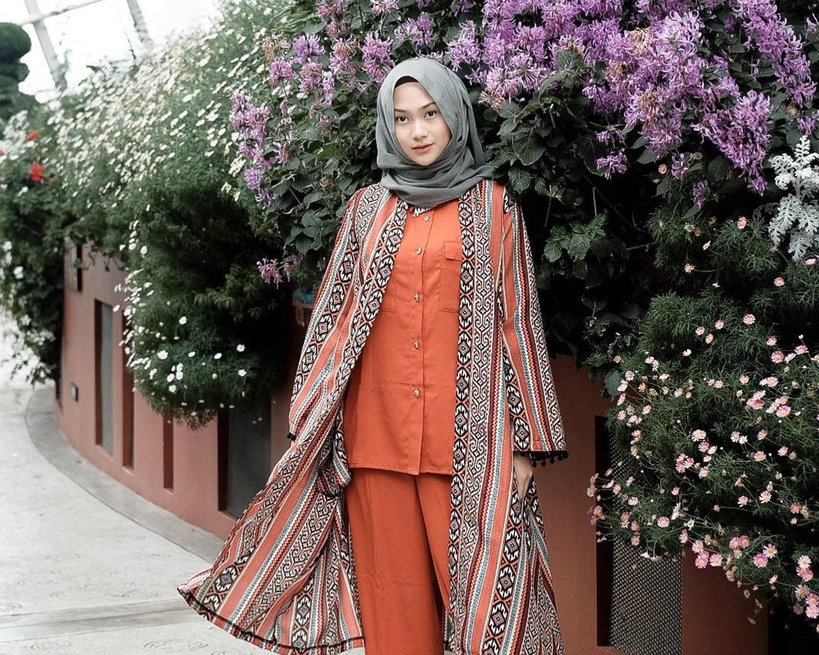 Lihat Serunya OOTD Hijab A la Indah Nada Puspita