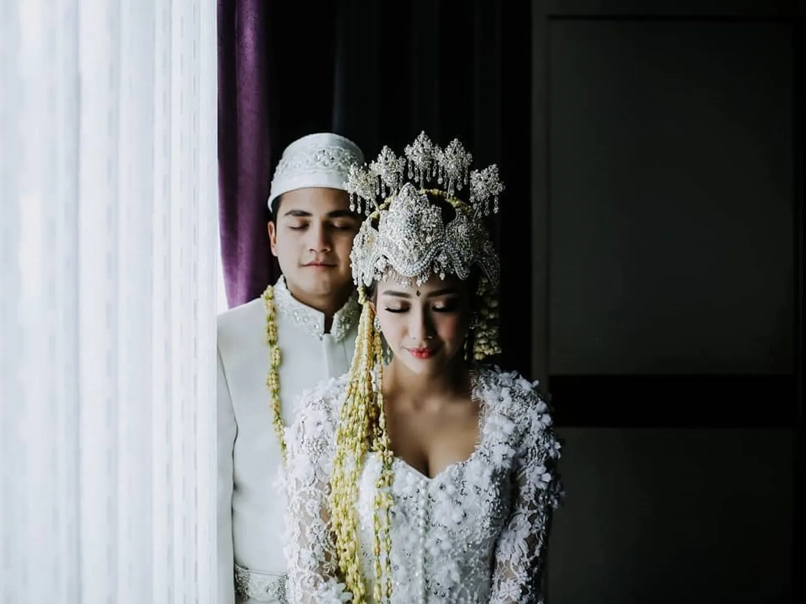 Adzana Bing Slamet Bergaya Glamor di Hari Pernikahannya