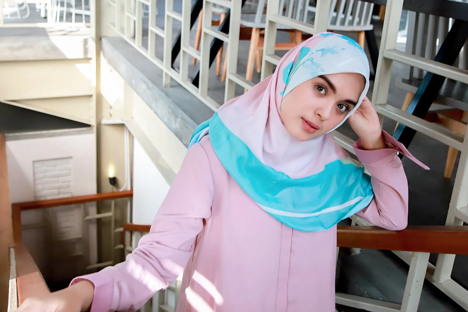 Upgrade OOTD Hijabmu dengan Menyimak Tips dari Vebby Palwinta