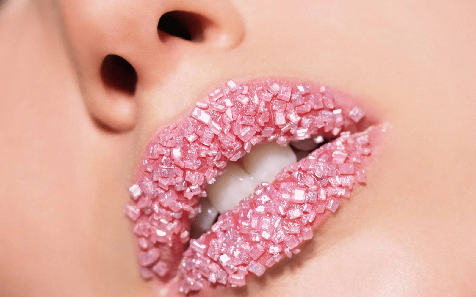 5 DIY Bahan Scrub Alami Ini Bisa Bantu Singkirkan Bibir Gelap