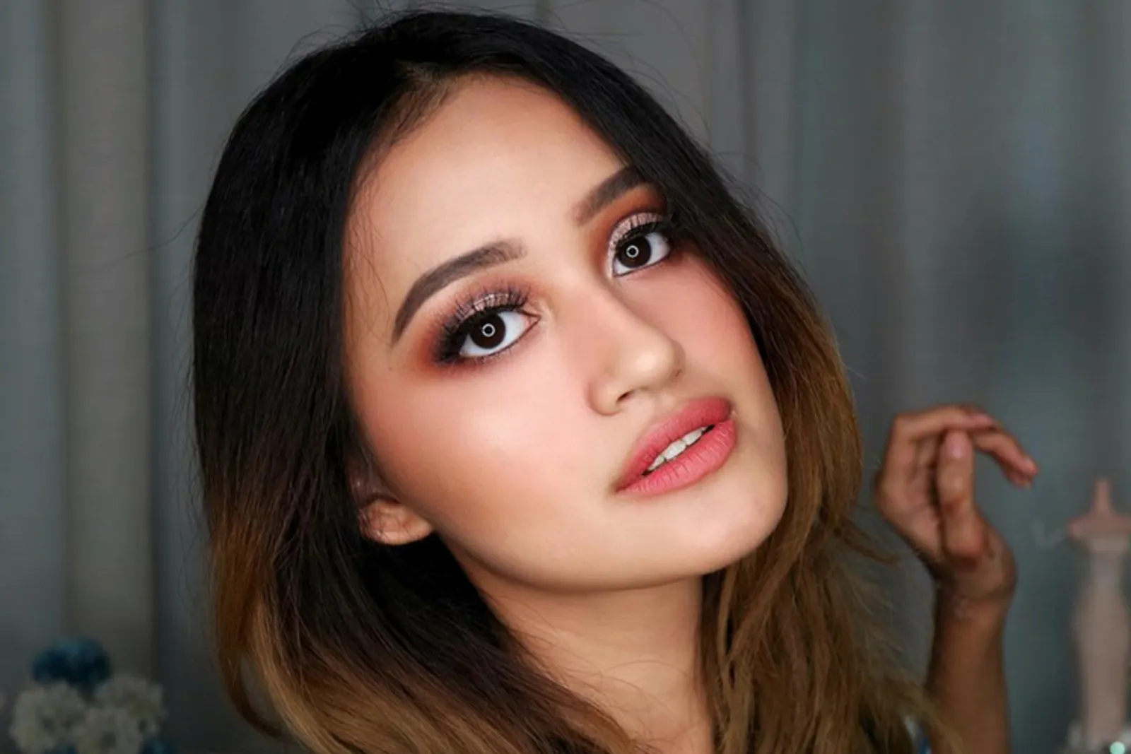 5 Tutorial Makeup ke Kantor a la Beauty Vlogger yang Bisa Kamu Coba