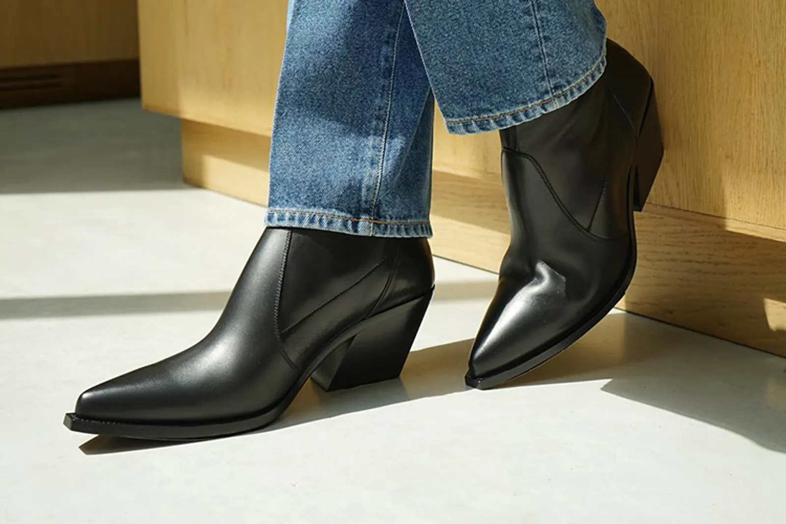 #PopbelaOOTD: Boots Bergaya Klasik yang Cocok jadi Investasi