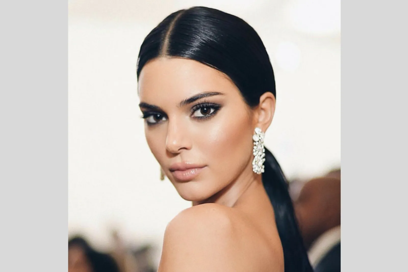 5 Gaya Makeup Kendall Jenner yang Memesona dan  Bisa Jadi Inspirasi
