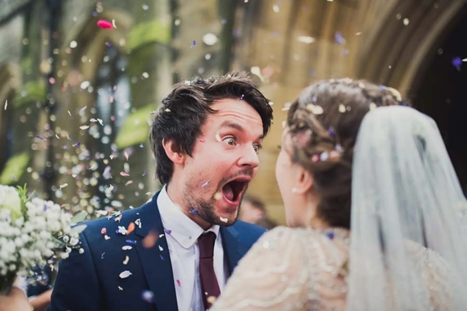 Lucu Banget! 11 Foto Pernikahan Ini Ungkap Kejadian yang Nggak Terduga