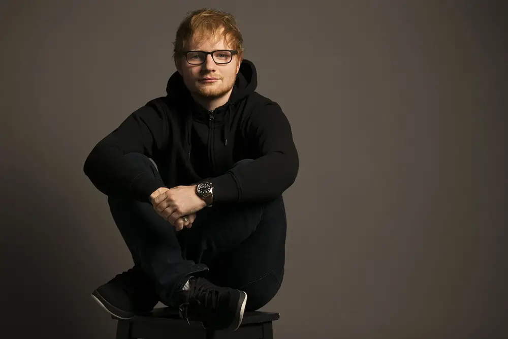 Tunjukkan Cincin di Jari Manis, Ed Sheeran Menikah Diam-Diam?