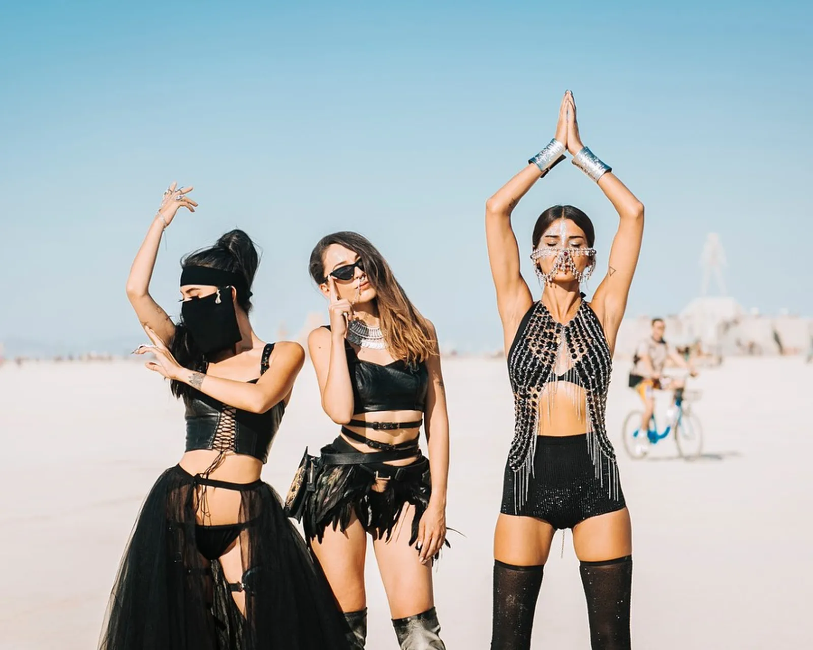 Keren! 16 OOTD Terbaik di Festival Burning Man 2018
