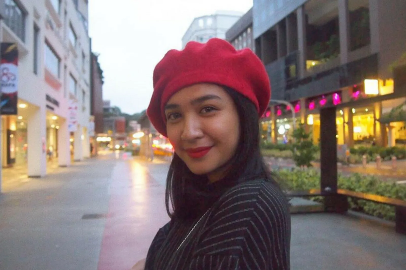 5 Pilihan Warna Lipstik Mikha Tambayong untuk Penampilan yang Memukau