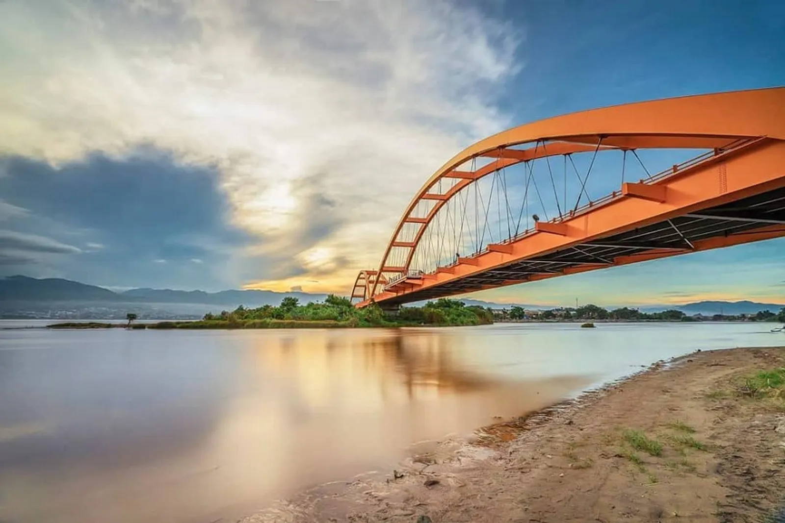 Potret Jembatan Kuning yang Kokoh Sebelum Hancur Diterjang Tsunami