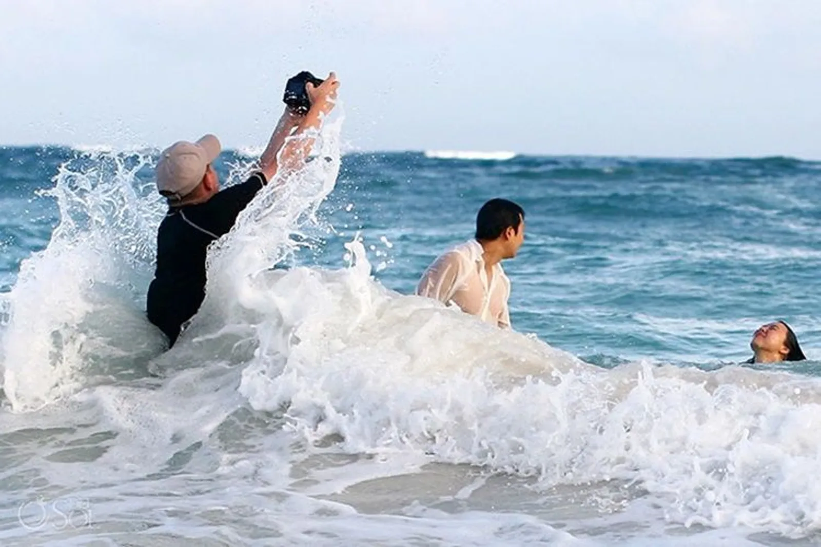 10 Foto Pre-Wedding Ini Buktikan Perjuangan Fotografer Saat Beraksi