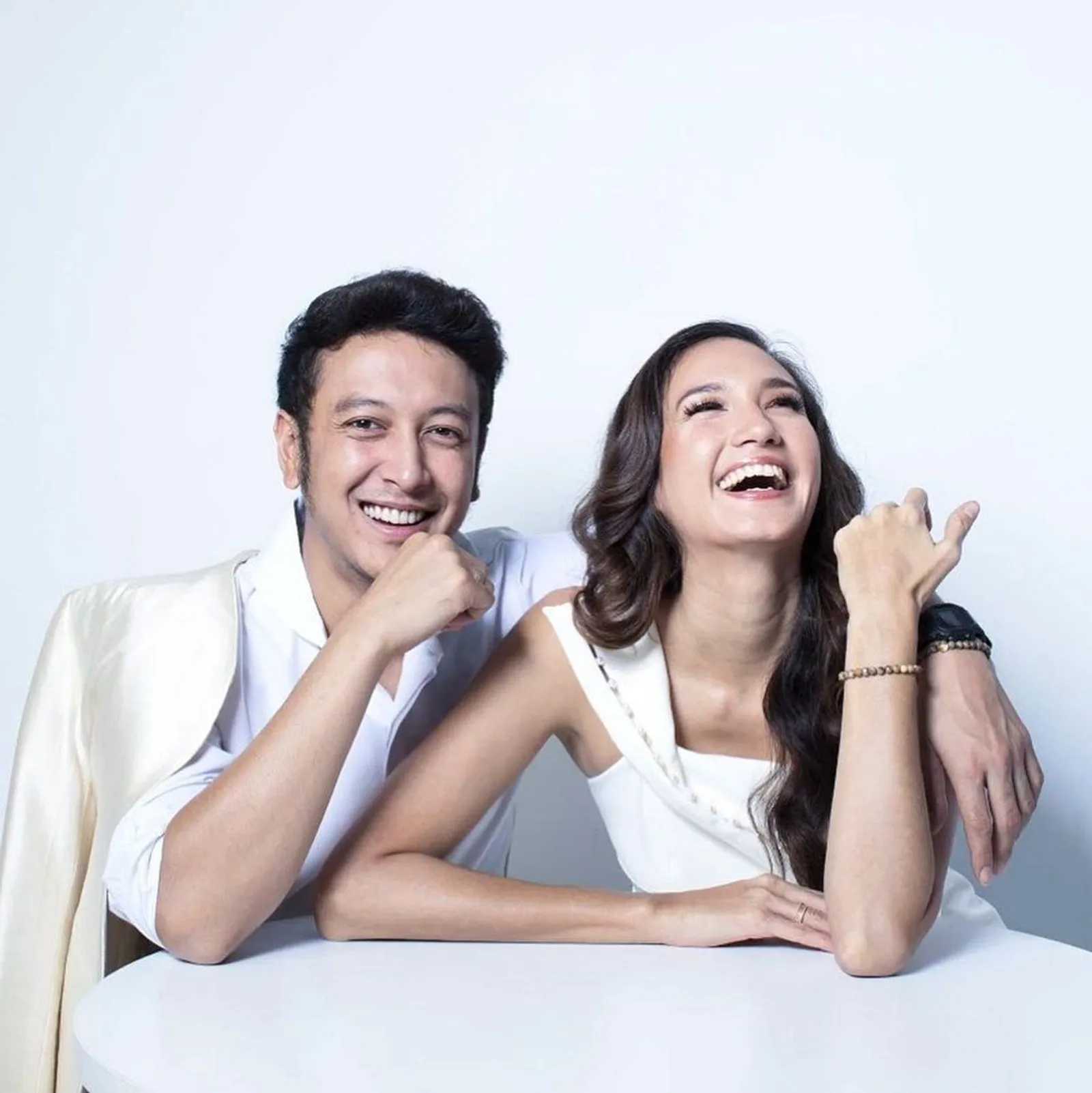 Menikah di Luar Negeri, 5 Artis Ini Tetap Gelar Resepsi di Indonesia