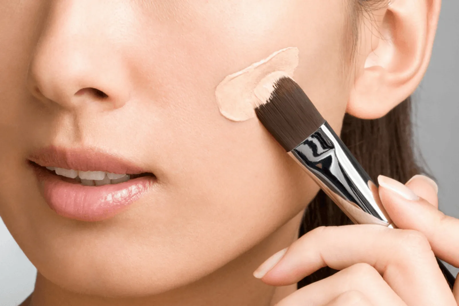 7 Tips Makeup yang Dapat Menyamarkan Kerutan di Wajah
