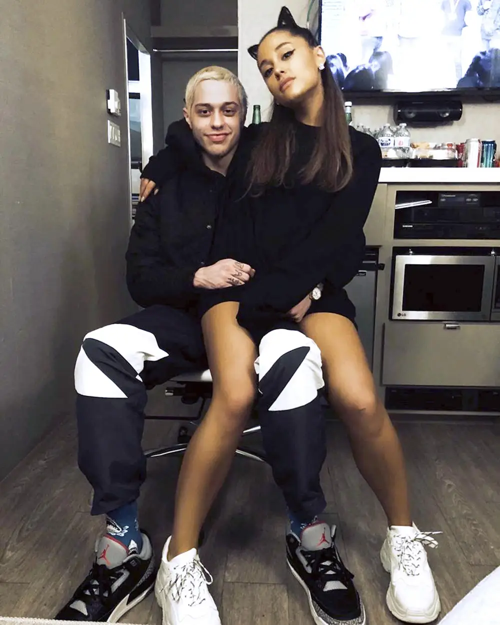 Putus, Ariana Grande dan Pete Davidson Batalkan Pertunangan