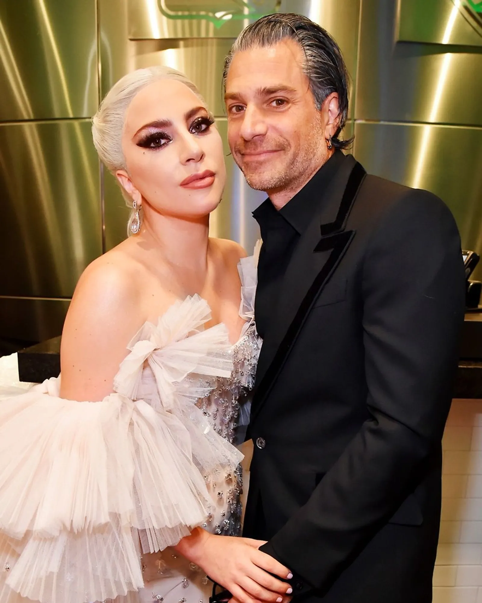 Selamat! Lady Gaga dan Christian Carino Sudah Bertunangan