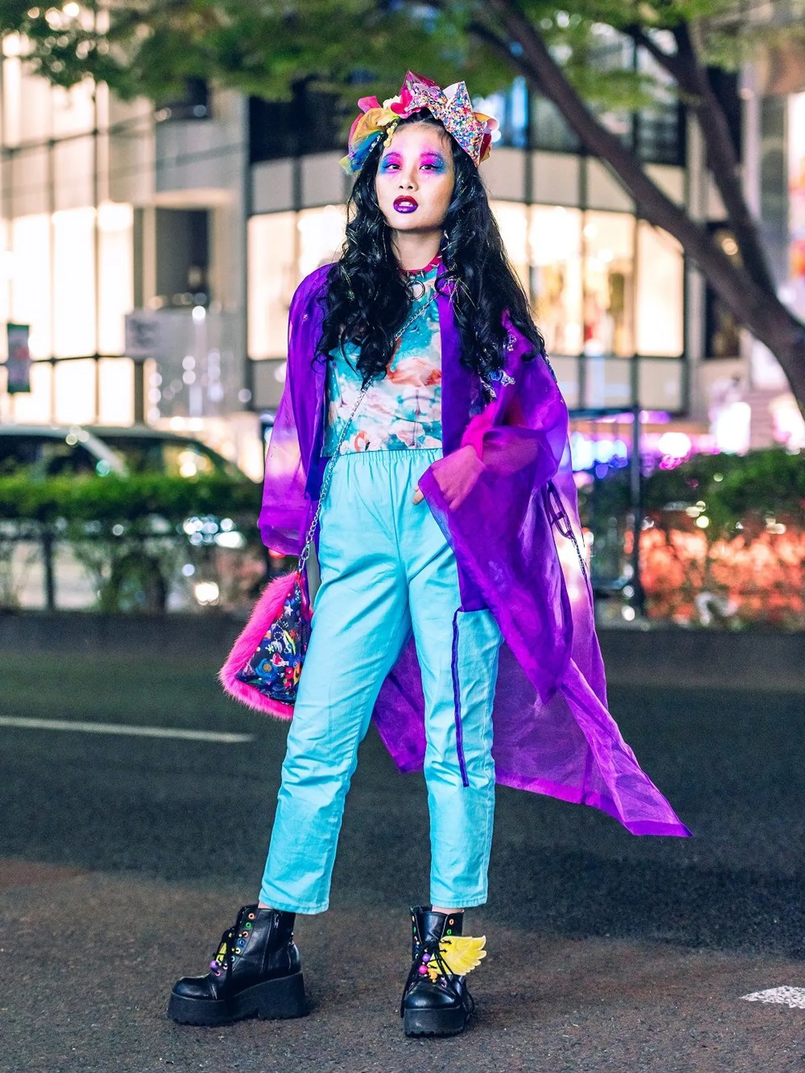 Tampil Playful, Para Street Style Star Ramaikan Tokyo Fashion Week