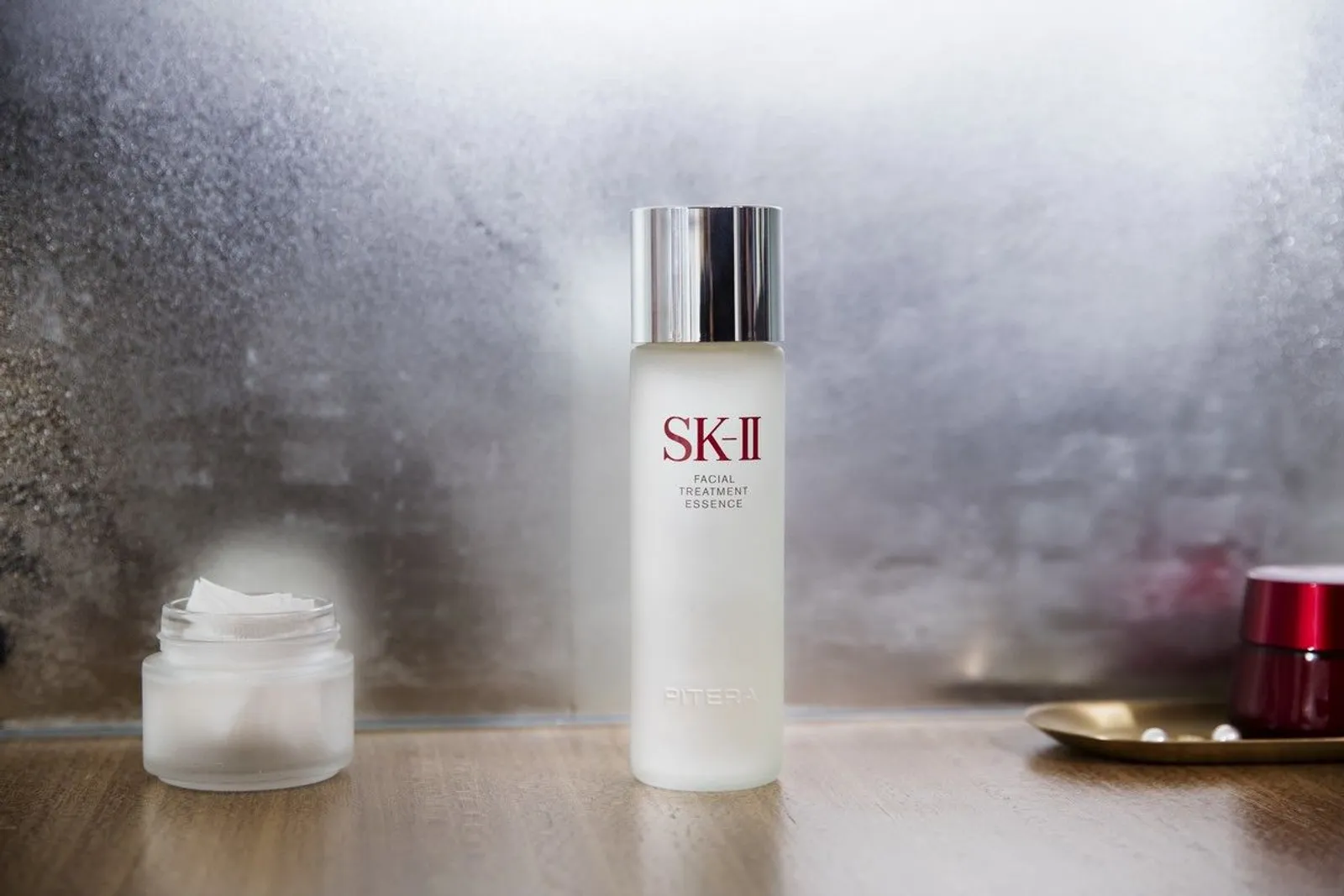 Pancarkan Pesona Terbaik: 3 Hal Berharga dari SK-II Bare Skin Project