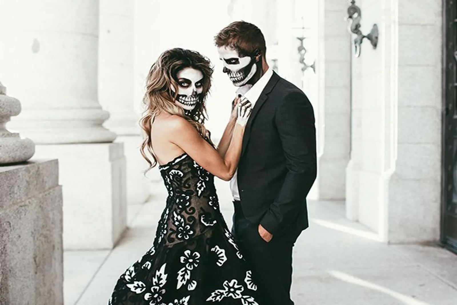 Pilihan Kostum Halloween Kamu dan Pasangan Bisa Ungkap Hubungan Kalian