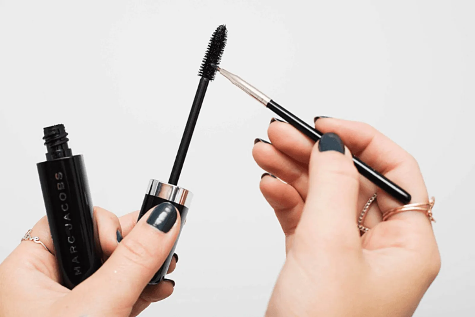 7 Kegunaan Eyeliner yang Bisa Bikin Riasan Matamu Semakin Memukau